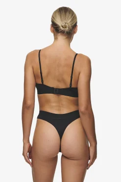 Pegador Emra String White