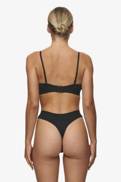 Pegador Emra String White