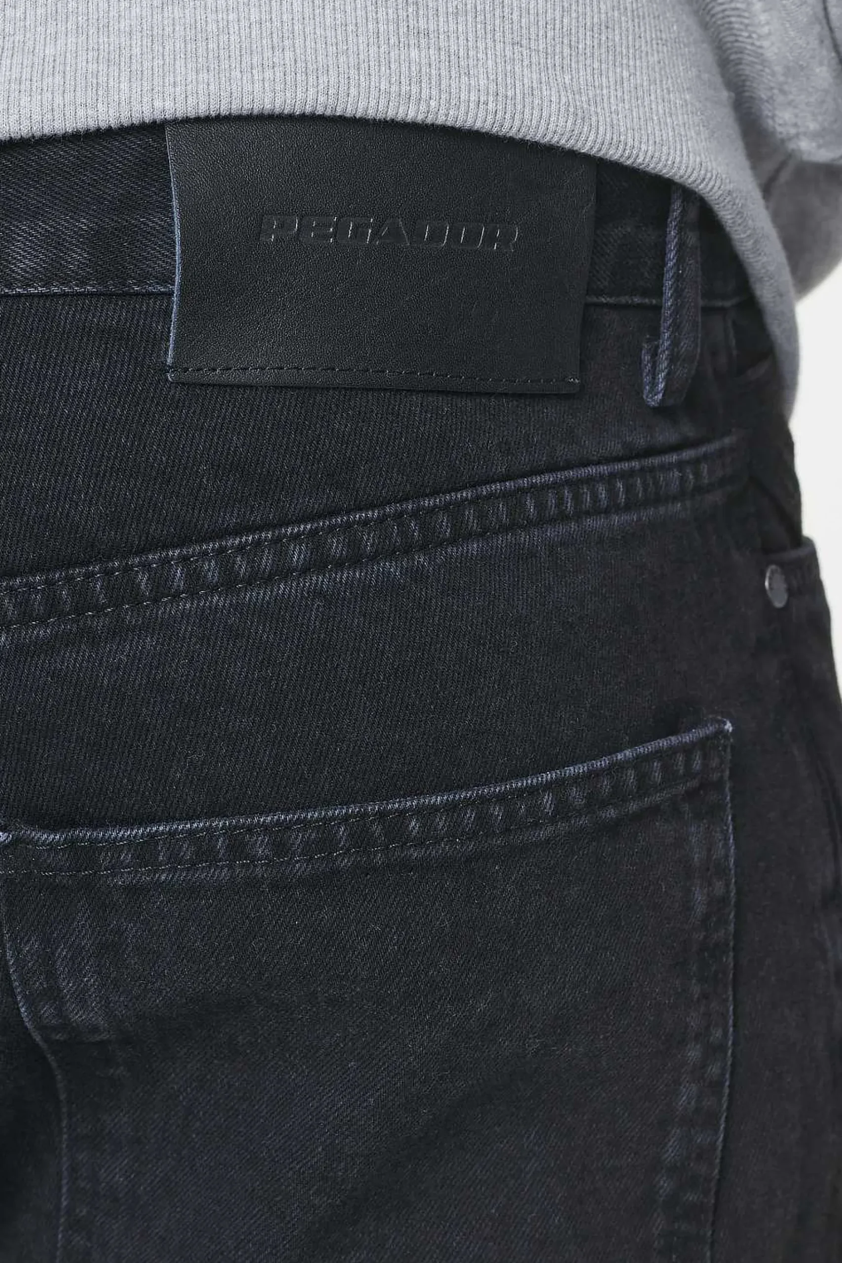 Pegador Withy Distressed Ankle Jeans